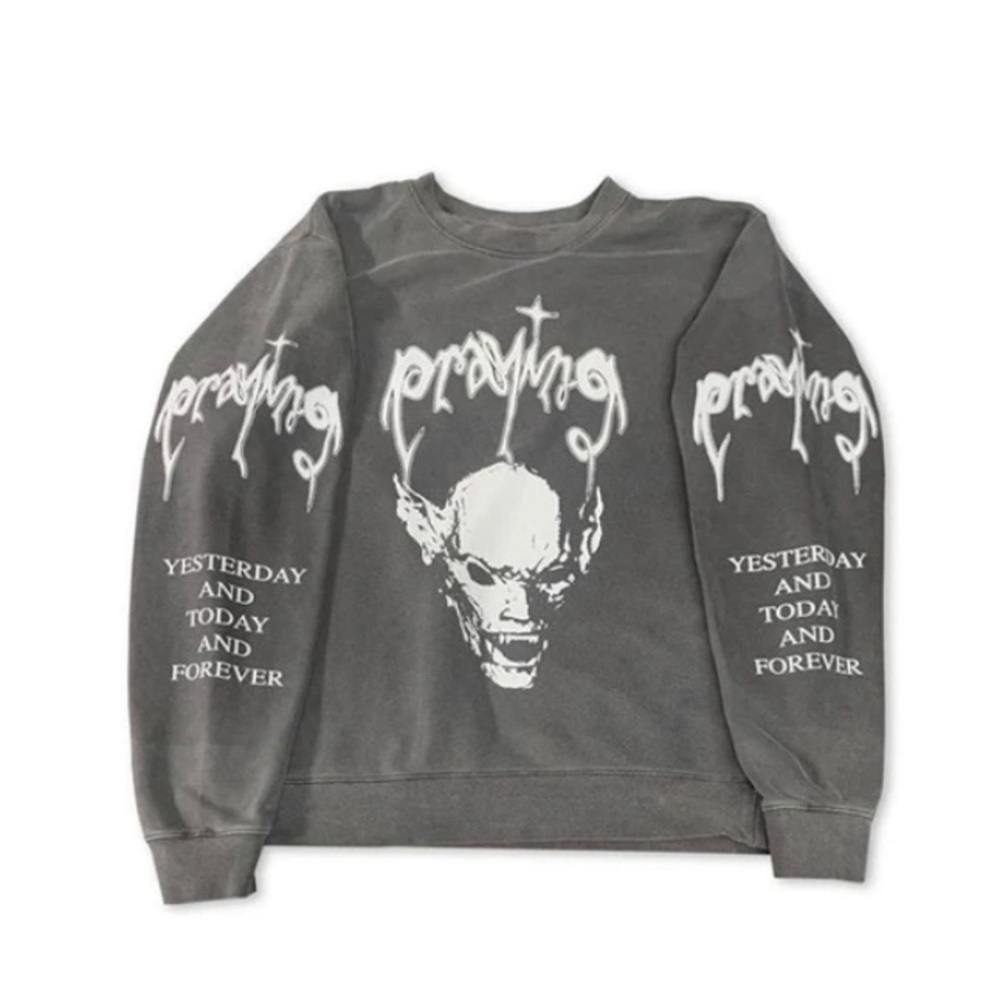 PRAYING Crewneck